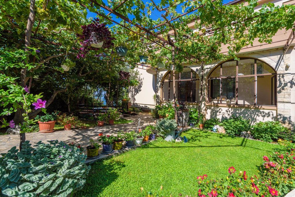 Apartments Intrada Подстрана Экстерьер фото