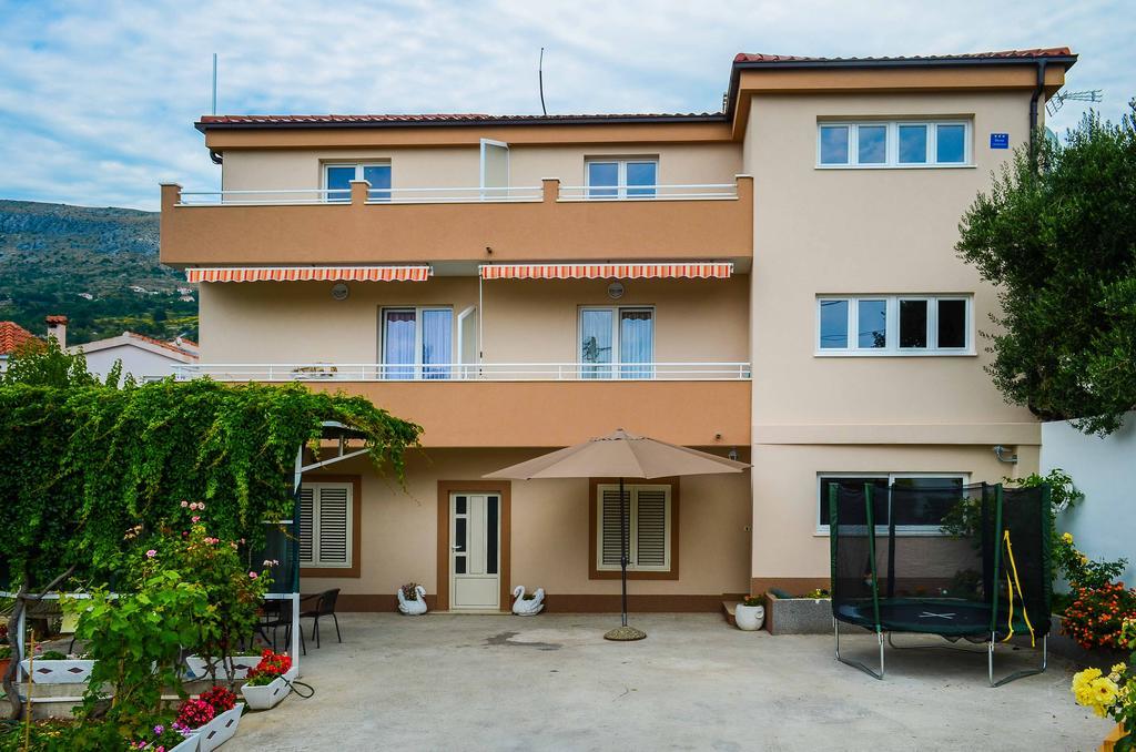Apartments Intrada Подстрана Экстерьер фото