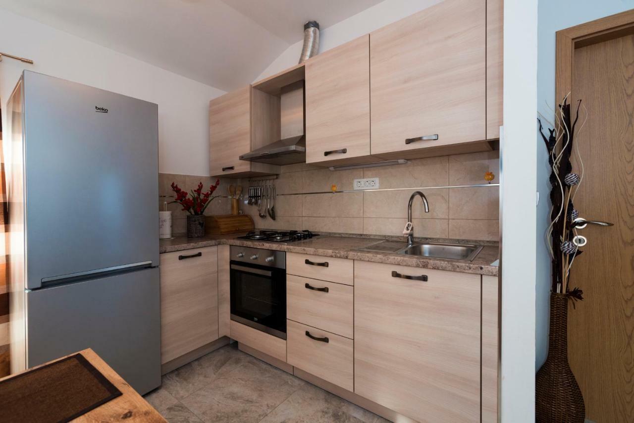Apartments Intrada Подстрана Экстерьер фото