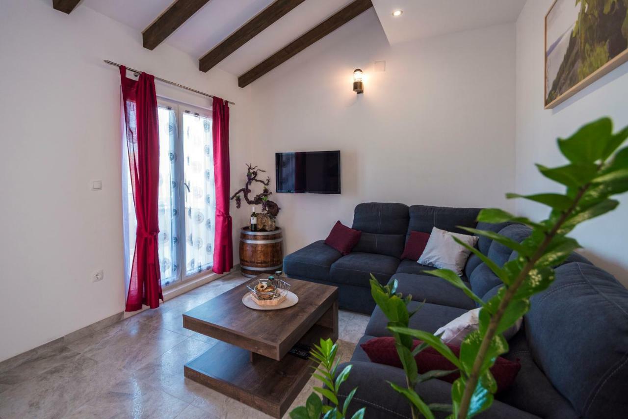 Apartments Intrada Подстрана Экстерьер фото