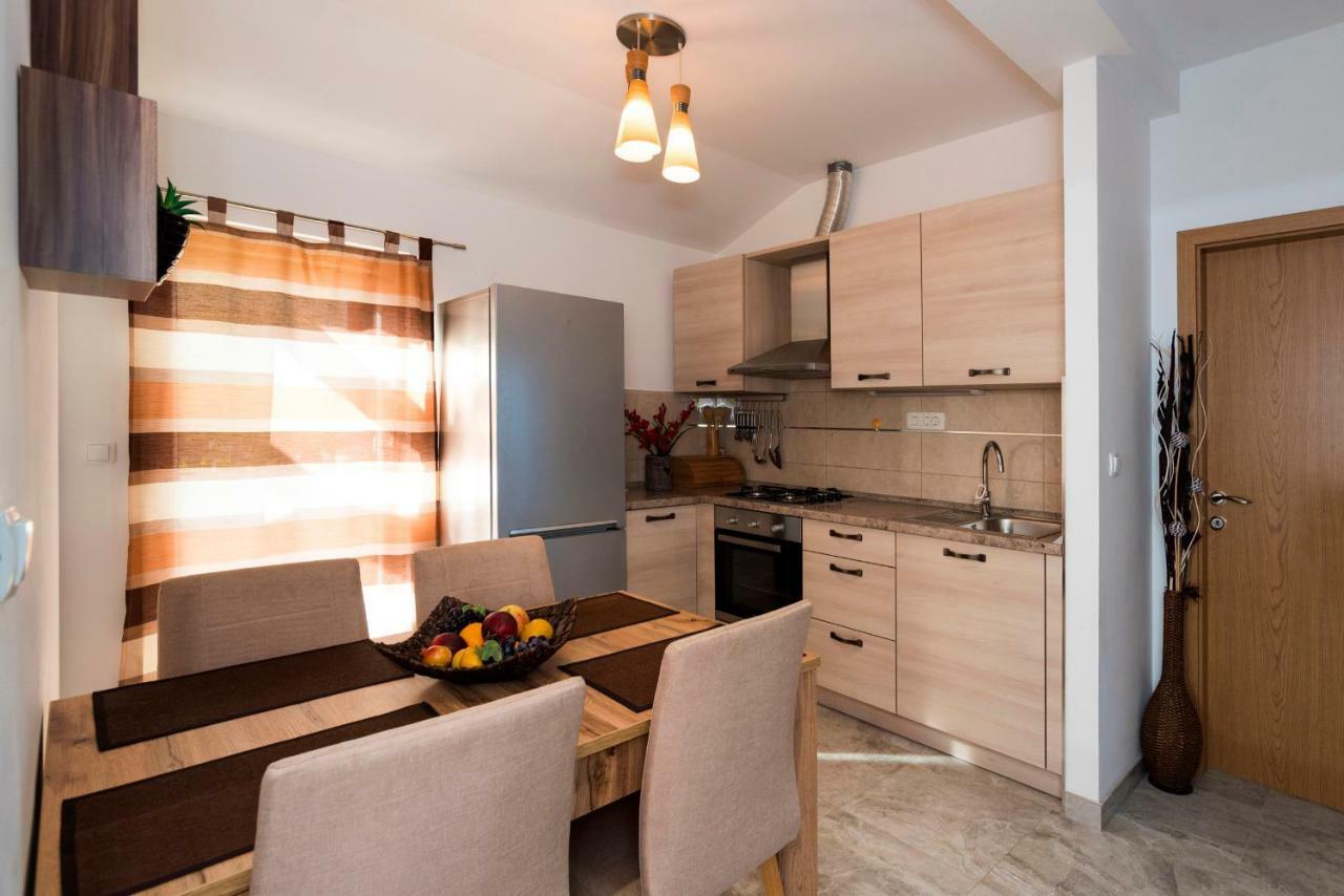 Apartments Intrada Подстрана Экстерьер фото
